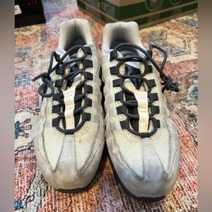 Nike Air Max 95 Essentials